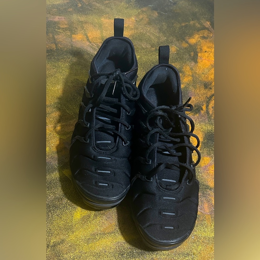 Black size 9 1/2 Nike VaporMax Air